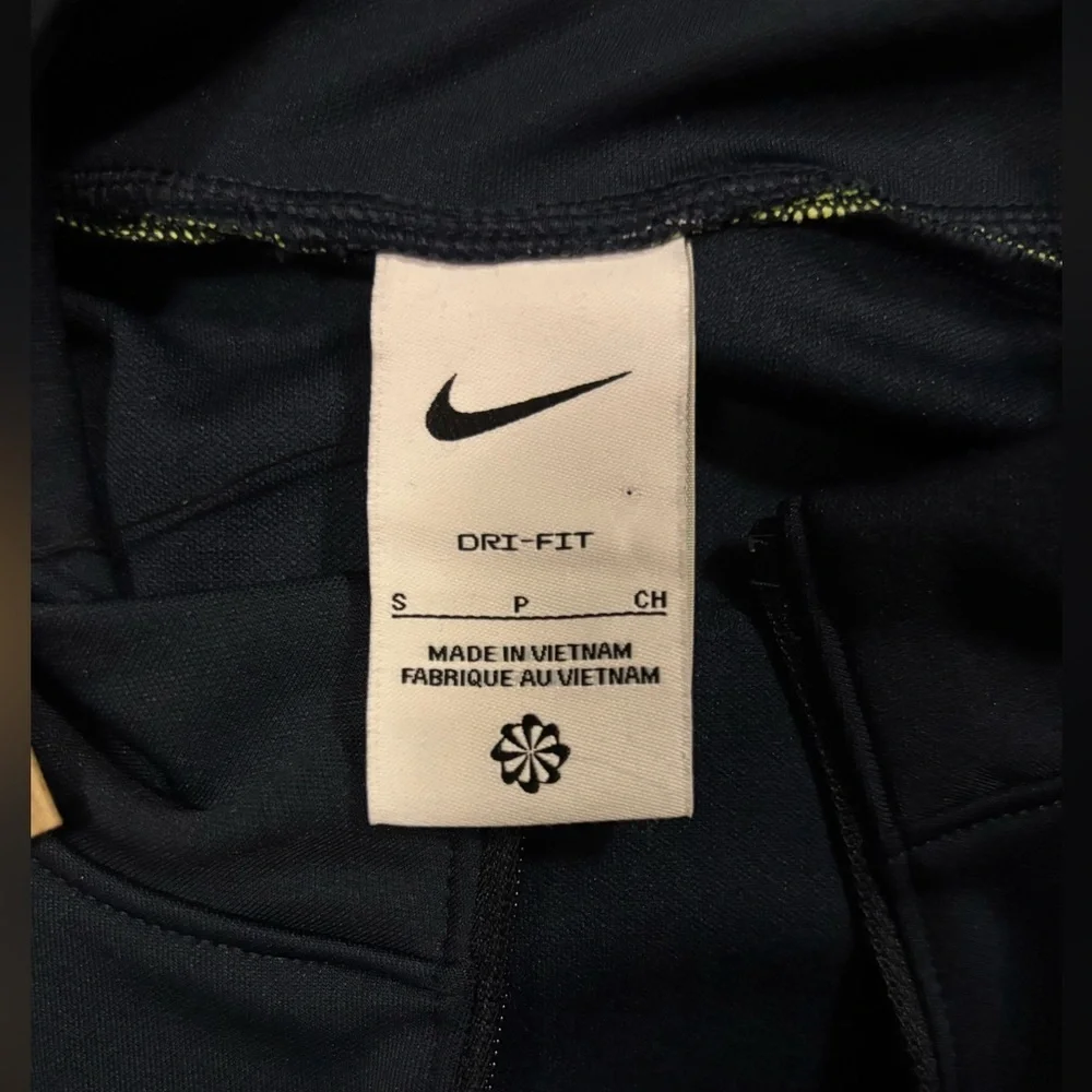 NWT Nike women’s Dri-Fit Academy 23 Drill Top sz S